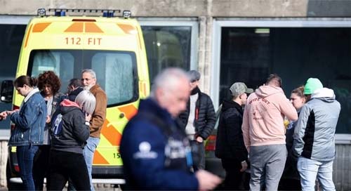 Motorista joga carro contra multidão e mata seis na Bélgica