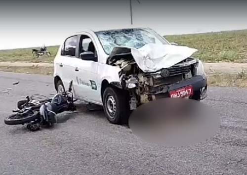 Motociclista e carona morrem após colisão frontal com táxi na AL-105