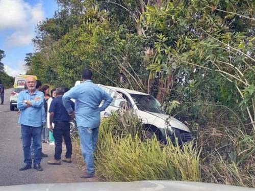 Acidente deixa vítima presa às ferragens em Boca da Mata