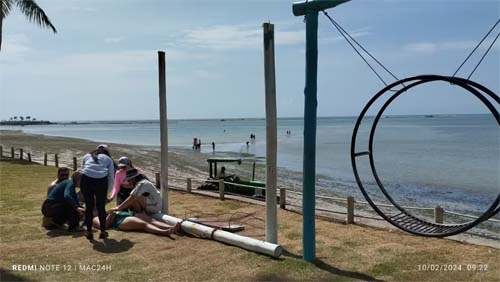 Mulher leva mais de 10 pontos na nuca após ser atingida por balanço que caiu na orla da Ponta Verde, em Maceió