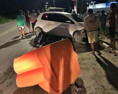 Polícia registra acidente na AL 220 em frente a CISP de Campo Alegre