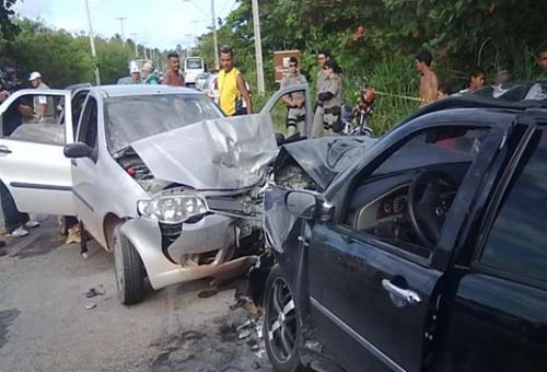 Grave acidente deixa uma pessoa ferida na AL 101 Norte