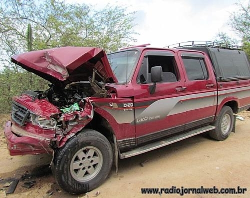 Acidente deixa três pessoas feridas no interior