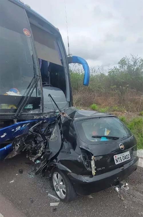Colisão entre carro e ônibus deixa uma pessoa morta na BR-423