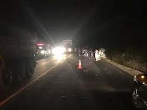 Duas pessoas morrem em acidente entre moto e caminhão na BR 423