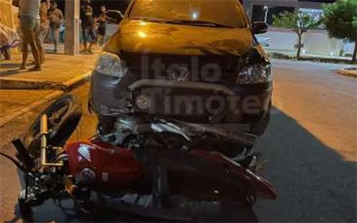Casal fica gravemente ferido em colisão envolvendo moto e carro em Delmiro Gouveia
