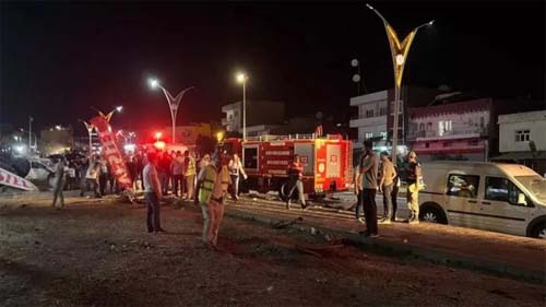 Caminhão sem freios atinge multidão e deixa 19 mortos na Turquia