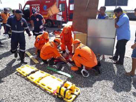 Acidente deixa três feridos em Delmiro Gouveia