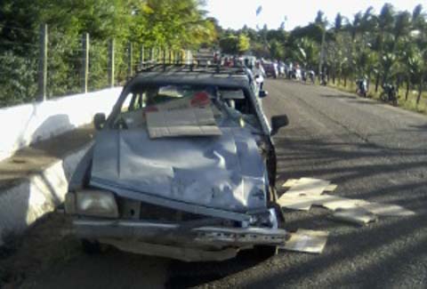 Queda de moto com três ocupantes deixa menor morto em Feira Grande