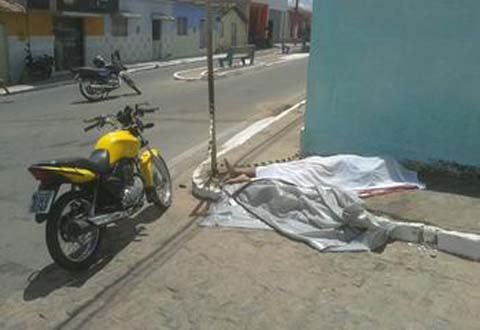 Colisão entre motocicletas deixa uma vítima fatal em Feira Grande