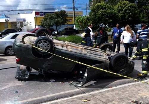 Acidente deixa trânsito lento na Avenida Fernandes Lima