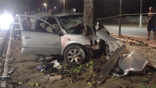 Acidente fatal na Avenida Durval de Góes Monteiro deixa motorista morto