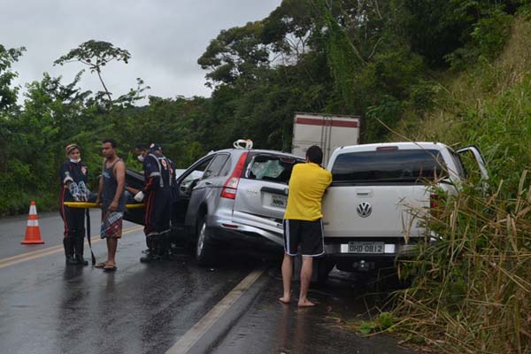 Acidente na BR-101 envolve três veiculos inclusive um Chevrolet Classic matriculado em União dos Palmares