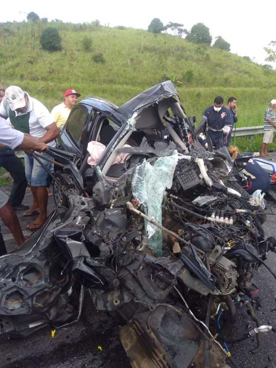 Acidente deixa três mortos e uma gravemente ferida na BR-101
