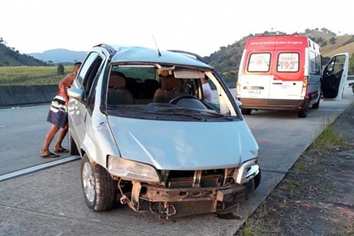 Em Joaquim Gomes, veículo colide em caminhão e 4 pessoas foram socorridas