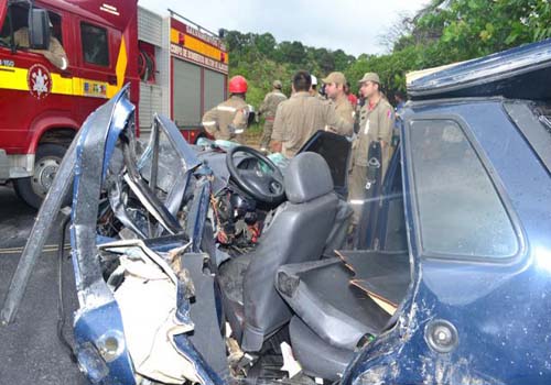 Grave acidente mata três pessoas na BR-101 em Joaquim Gomes