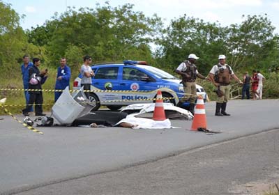 Jogador do Cruzeiro deixa hospital após atropelar ciclistas na Bahia