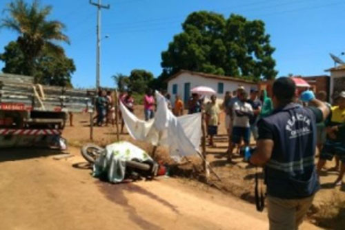 Motociclista morre após colidir em traseira de caminhão estacionado em Limoeiro de Anadia