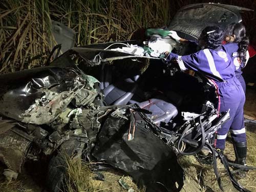 Colisão entre carro e ônibus deixa um morto e outro ferido em estado grave