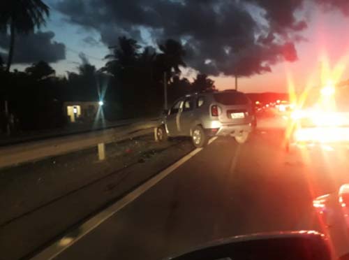 Acidente entre carros deixa 3 pessoas feridas na AL-101 Sul em Marechal Deodoro