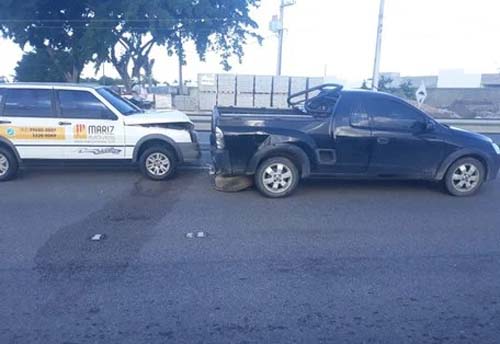 Três pessoas ficam feridas após engavetamento na AL-101 Sul em Marechal Deodoro