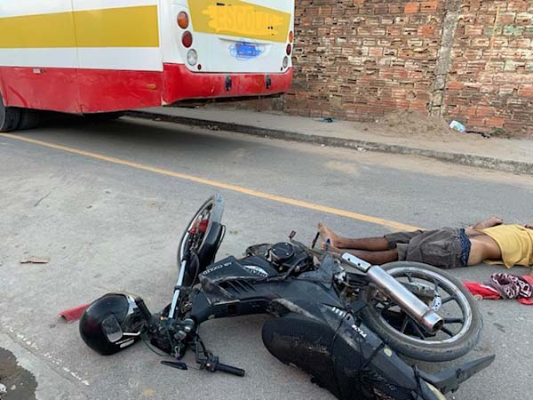 Motociclista morre em colisão com ônibus que transportava trabalhadores rurais