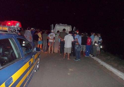 Acidente entre quatro veículos deixa dois mortos e um ferido na BR-316, em Maribondo