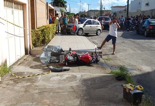 Estudante morre e homem fica ferido em acidente automobilístico no Farol