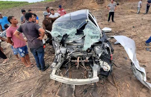 Homem fica preso às ferragens após colisão com caminhão em Alagoas