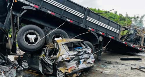Número de mortos em acidente na BR-116 sobe para 41, informa Polícia Civil de Minas Gerais