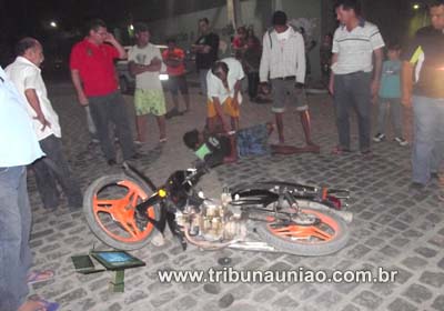 Choque entre duas motos defronte a DRP de União deixa rapaz ferido