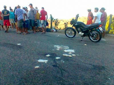 Acidente de moto deixa menor morto e jovem gravemente ferido em Inhapi