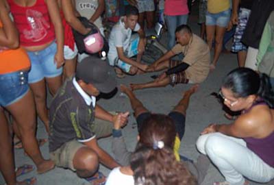 Quatro pessoas ficam feridas em colisão entre motos