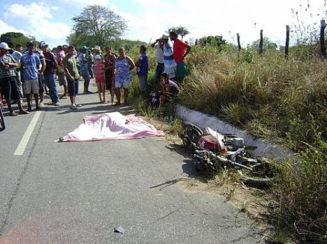Motociclista morre em colisão na divisa de Al e PE