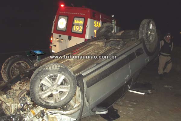 Colisão com Fiat Uno de União deixa feridos no acesso à Murici