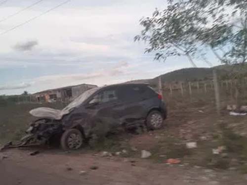 Condutor perde controle de veículo e bate em poste na AL-220, em Olho d´Água das Flores