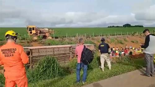 Colisão de Ônibus na BR-050 Deixa Passageiros Gravemente Feridos