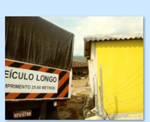 Carroceria se desprende de carreta e por pouco não atinge restaurante em Palmeira