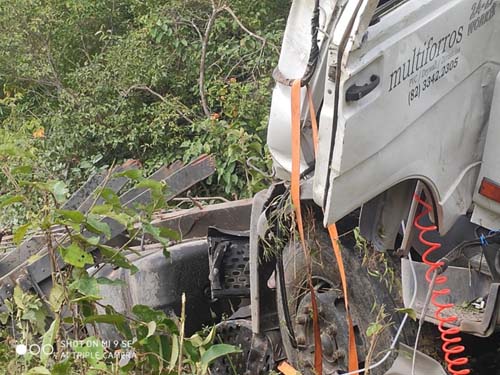 Motorista morre em capotamento na Serra das Pias
