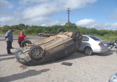 Acidente de trânsito deixa quatro pessoas feridas na BR-316 em Palmeira dos Índios