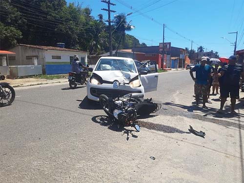 Acidente entre carro e moto deixa uma pessoa morta em Paripueira; helicóptero resgata segunda vítima