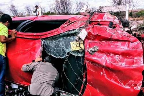 Acidente deixa três pessoas feridas em Pão de Açúcar