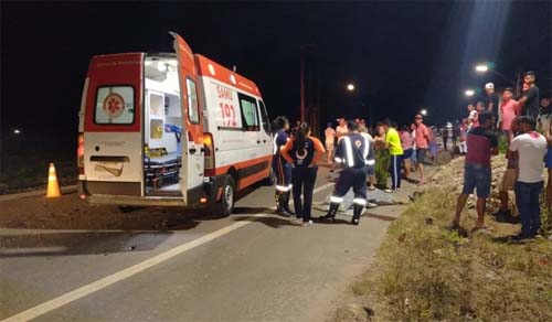 Grave acidente entre carro e moto deixa um morto na AL 220