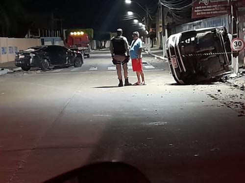 Grave acidente é registrado em Penedo durante a madrugada; por sorte sinistro deixou apenas danos materiais