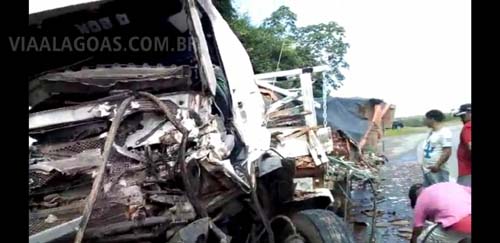 Colisão entre caminhões termina com óbito de condutor na ladeira do Horizonte em Pilar