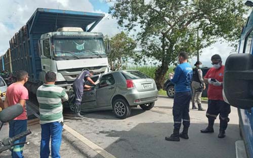 Motorista morre em colisão com carreta na BR-316