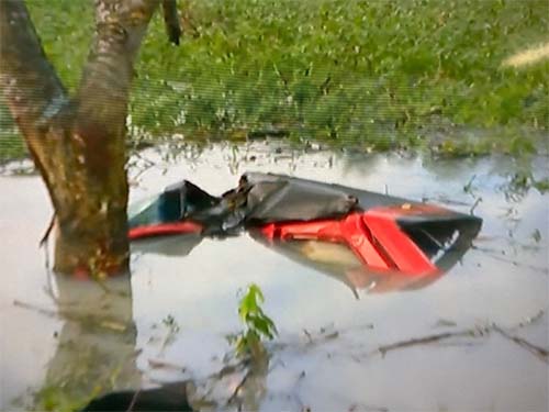 Carro bate em árvore, cai em área alagada e deixa 8 feridos em Pilar, AL