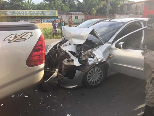 Colisão é registrada na AL 101 Sul nas proximidades da ponte Divaldo Suruagy