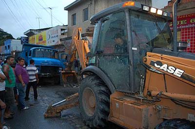 Caçamba desgovernada colide com oito veículos em Rio Largo