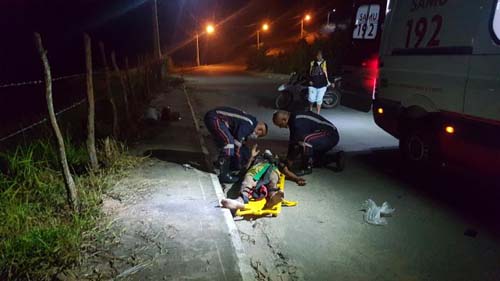 Acidente de bicicleta deixa duas pessoas gravemente feridas em São Miguel dos Campos.